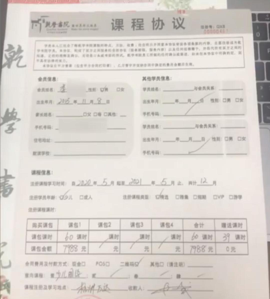 DƬ